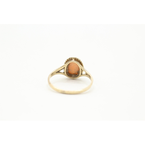 41 - 9ct gold coral single stone ring (1.4g) Size M