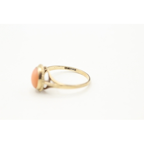 41 - 9ct gold coral single stone ring (1.4g) Size M