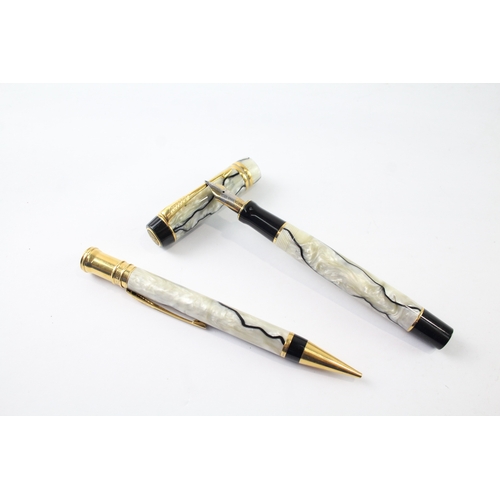 464 - Parker Duofold White Marble Fountain Pen w/ 18ct Gold Nib WRITING