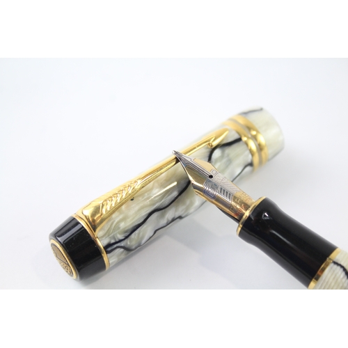 464 - Parker Duofold White Marble Fountain Pen w/ 18ct Gold Nib WRITING