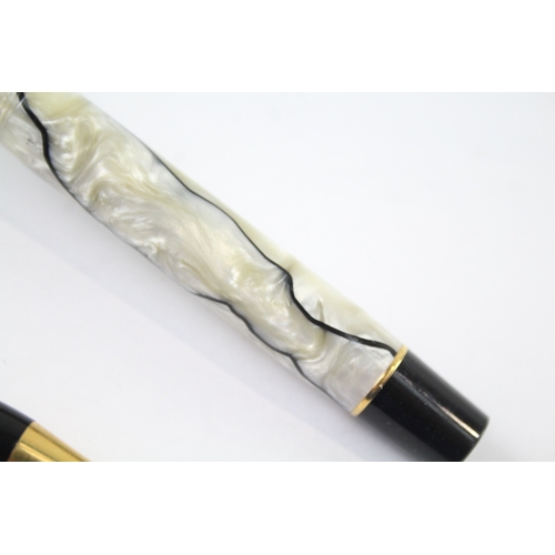 464 - Parker Duofold White Marble Fountain Pen w/ 18ct Gold Nib WRITING