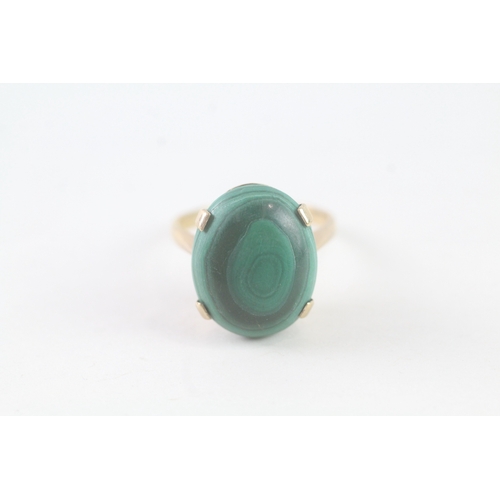 6 - 9ct gold malachite single stone ring (7.9g) Size T