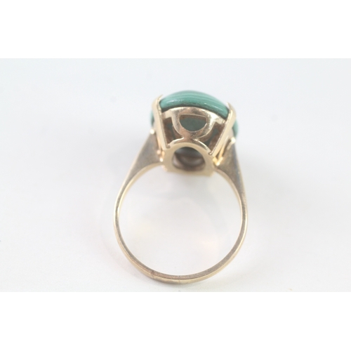 6 - 9ct gold malachite single stone ring (7.9g) Size T