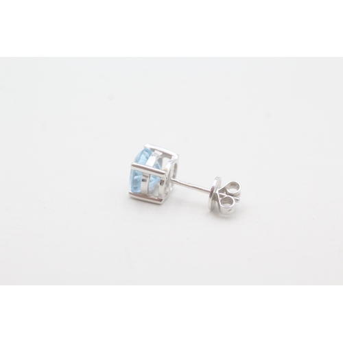 60 - 18ct gold blue topaz stud earrings (2.6g)