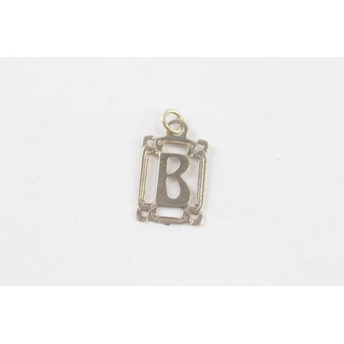 66 - 9ct gold 'B' initial pendant (0.4g)