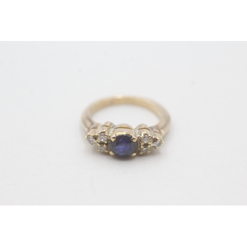 67 - 14ct gold diamond & sapphire trefoil ring (3g) Size F