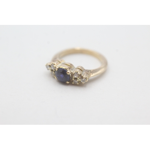 67 - 14ct gold diamond & sapphire trefoil ring (3g) Size F