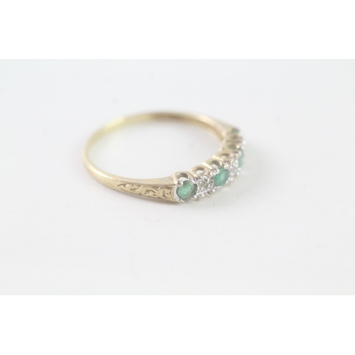 7 - 9ct gold emerald and diamond row ring (1.4g) Size R