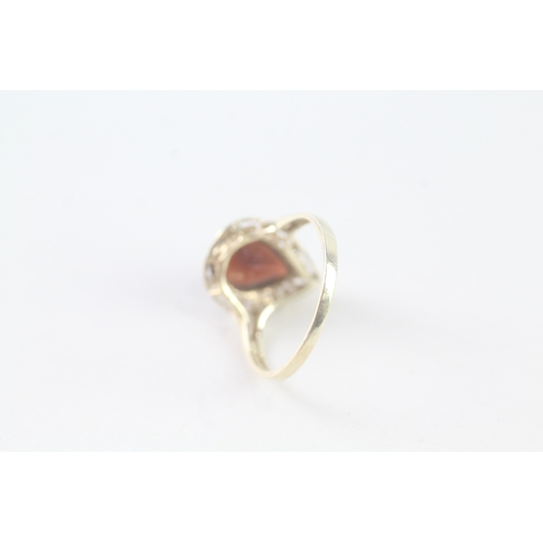 72 - 9ct gold garnet pear single stone ring (1.8g) Size M