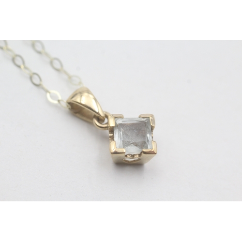 75 - 9ct gold blue quartz pendant on chain (3.1g)