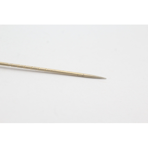 86 - 9ct gold opal stick pin with basemetal pin (1.4g)