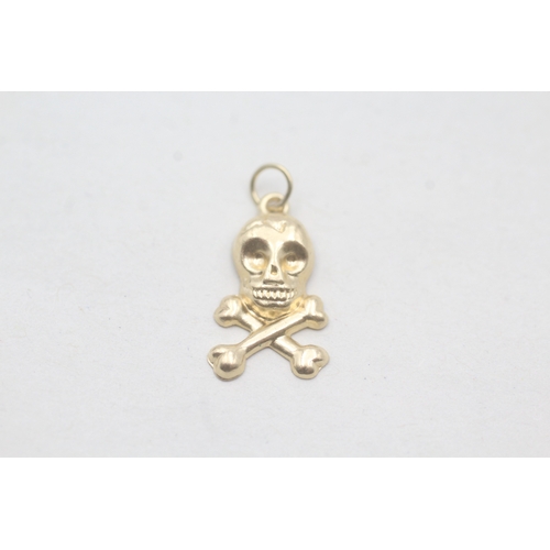 88 - 9ct gold skull and crossbone charm (0.2g)