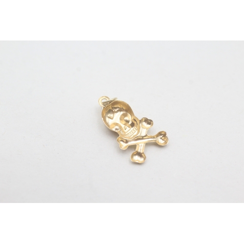 88 - 9ct gold skull and crossbone charm (0.2g)