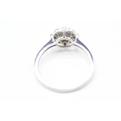 91 - 9ct white gold diamond cluster ring (2.3g) Size P