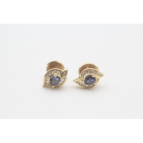 95 - 18ct gold diamond & sapphire cluster stud earrings (3.2g)