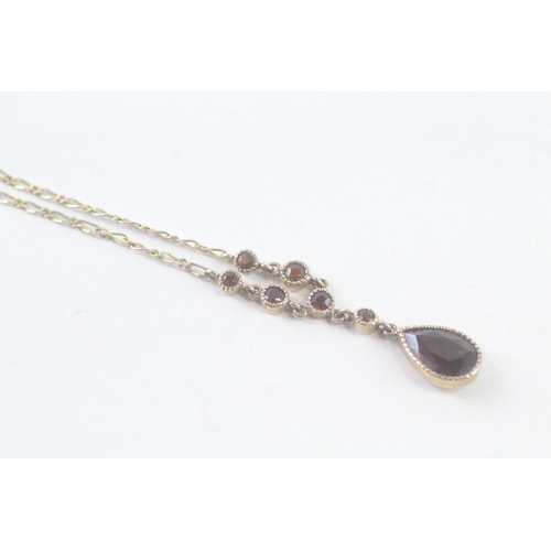 97 - 9ct gold garnet pear drop necklace (2.9g)