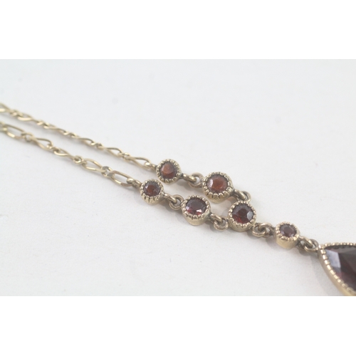 97 - 9ct gold garnet pear drop necklace (2.9g)