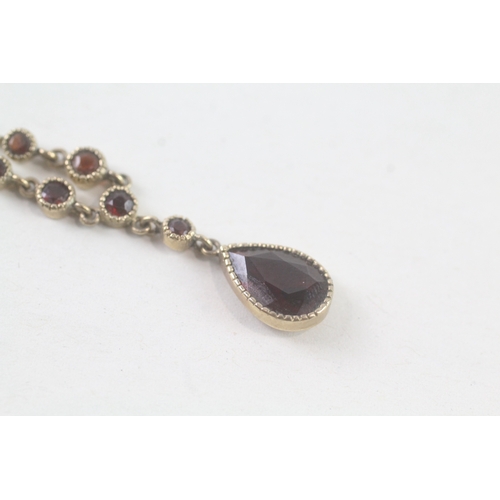 97 - 9ct gold garnet pear drop necklace (2.9g)