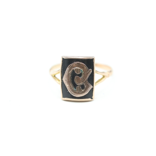 98 - 9ct gold onyx 'G' initial ring (2.2g) AS SEEN - MISSHAPEN Size R