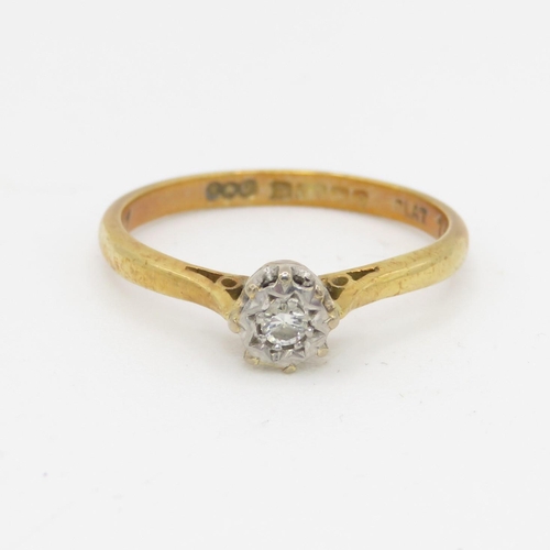 101 - 18ct gold solitaire diamond ring (2g) Size L