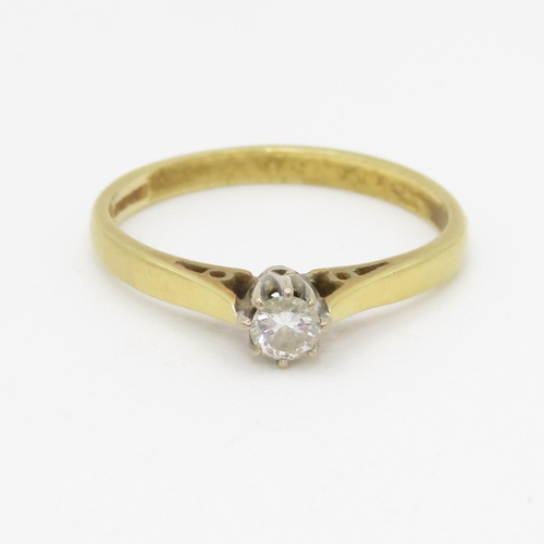 144 - 18ct gold diamond single stone ring (2.5g) Size O