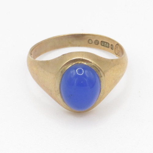 211 - 9ct gold vintage blue chalcedony signet ring (2.9g) Size O 1/2