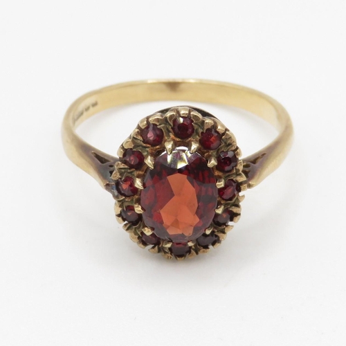 220 - 9ct gold garnet set cluster ring (3.1g) Size P