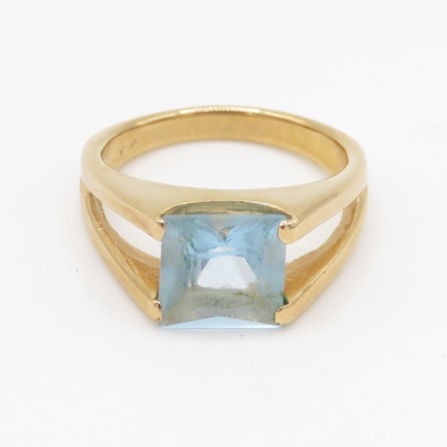 230 - 9ct gold blue paste dress ring (3.6g) Size L 1/2