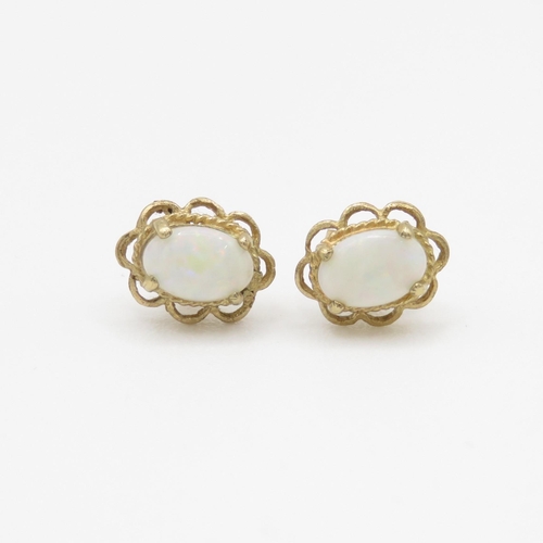 250 - 9ct gold opal stud earrings (0.9g)