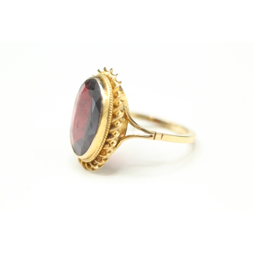 100 - 9ct gold garnet single stone ring (3.4g) Size M