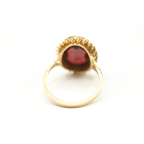 100 - 9ct gold garnet single stone ring (3.4g) Size M