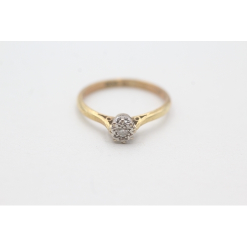 101 - 18ct gold solitaire diamond ring (2g) Size L