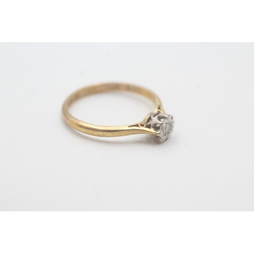 101 - 18ct gold solitaire diamond ring (2g) Size L