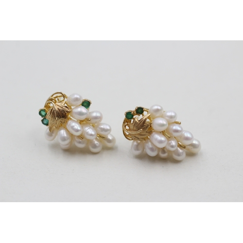 112 - 14ct gold cultured pearl and emerald grape earrings (6.3g)