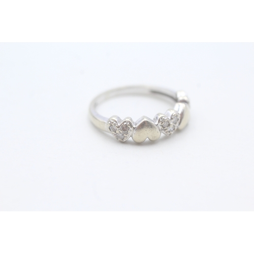 113 - 14ct gold diamond heart ring (3g) Size N