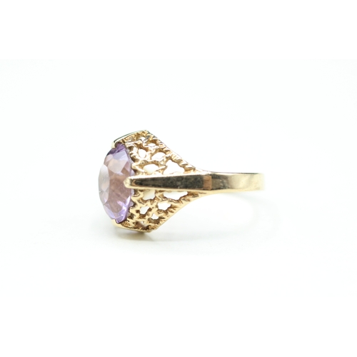 118 - 9ct gold amethyst single stone ring (2.1g) Size K