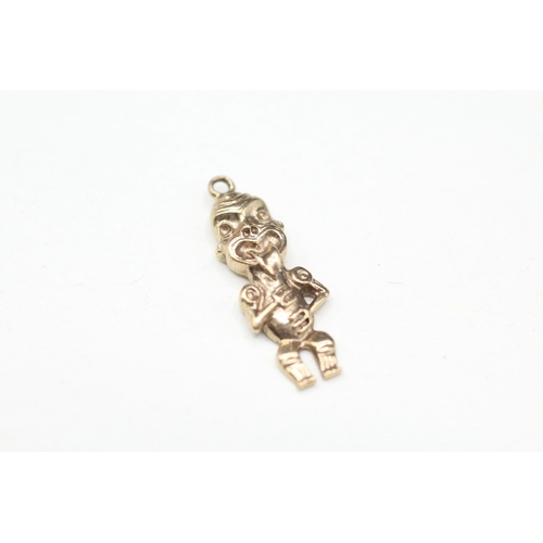 128 - 9ct gold figure charm (2g)