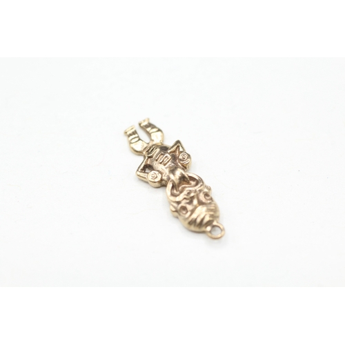 128 - 9ct gold figure charm (2g)