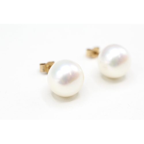 130 - 9ct gold cultured pearl stud earrings (4g)