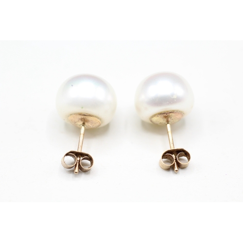 130 - 9ct gold cultured pearl stud earrings (4g)