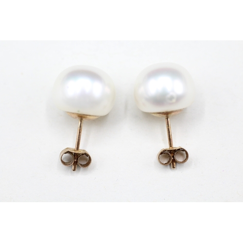 130 - 9ct gold cultured pearl stud earrings (4g)