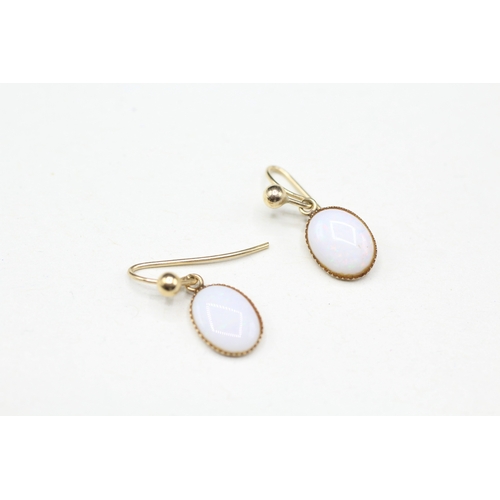 133 - 9ct gold opal drop earrings (0.8g)