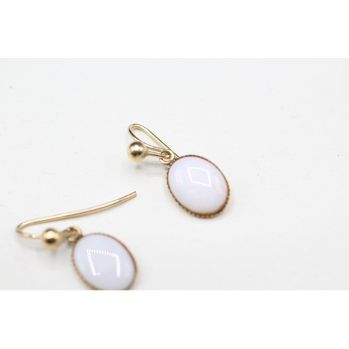 133 - 9ct gold opal drop earrings (0.8g)