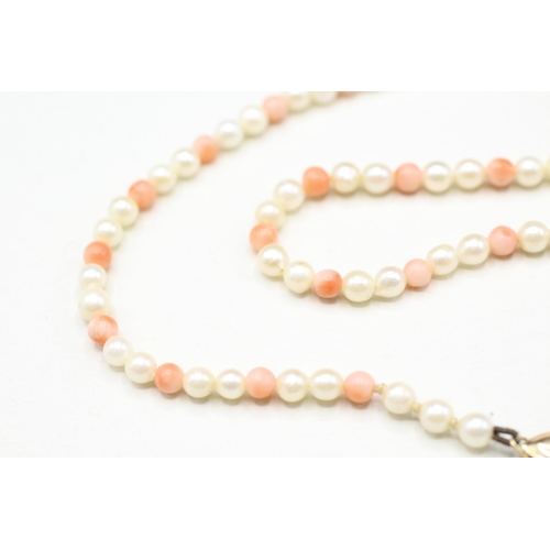 139 - 9ct gold clasp cultured pearl & coral single strand necklace (6.9g)