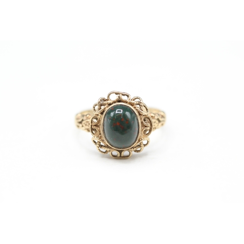 15 - 9ct gold bloodstone framed ring (2.4g) Size J