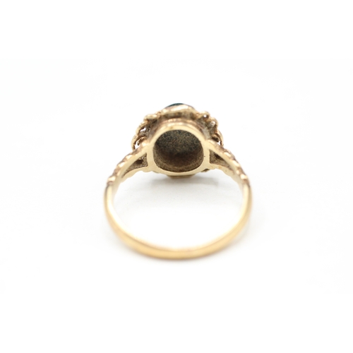 15 - 9ct gold bloodstone framed ring (2.4g) Size J