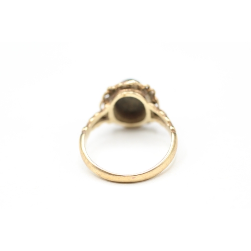 15 - 9ct gold bloodstone framed ring (2.4g) Size J