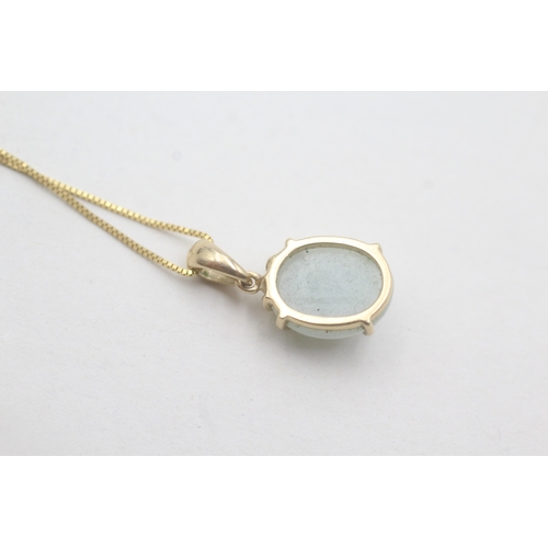 153 - 9ct gold jade pendant necklace (3.1g)