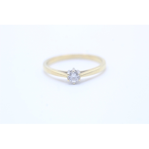 160 - 18ct gold synthetic moissanite single stone ring (2.9g) Size P