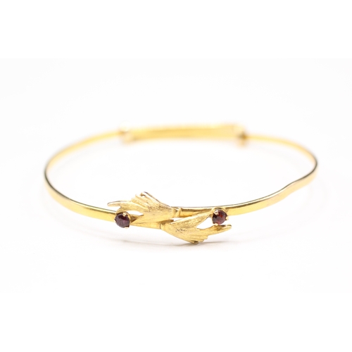 162 - 9ct gold garnet twin hand bangle (5.7g)